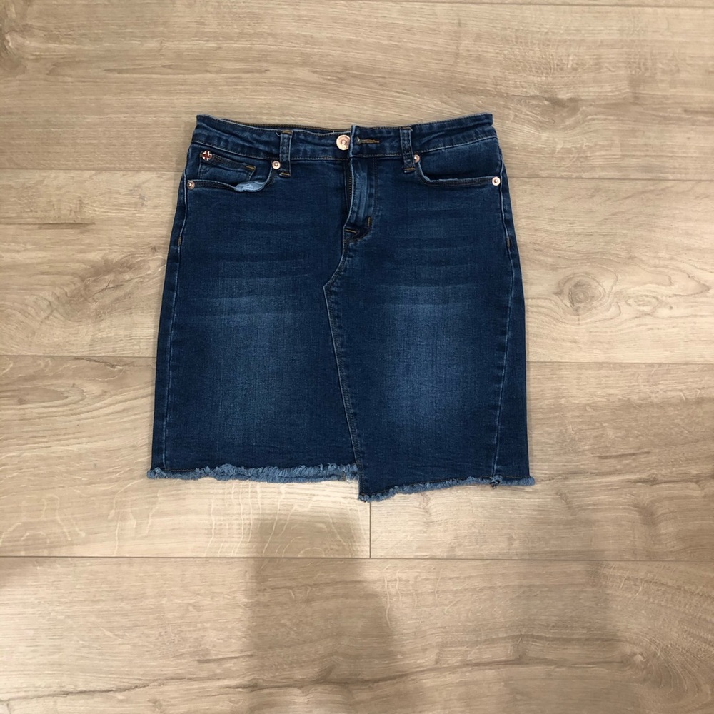 Denim mini skirt with cute patches and off length